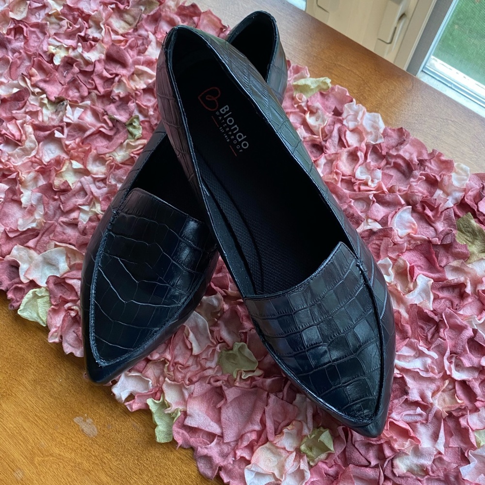 Blondo Silvia croc embossed black flats Sz. 11